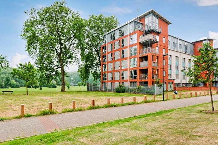 2 Bedroom Flat To Rent In Ellington House, Upper Clapton, E5