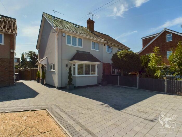 5 Bedroom Semi-Detached House For Sale In Stephens Crescent, Horndon-On-The-Hill, Stanford-Le-Hope, SS17