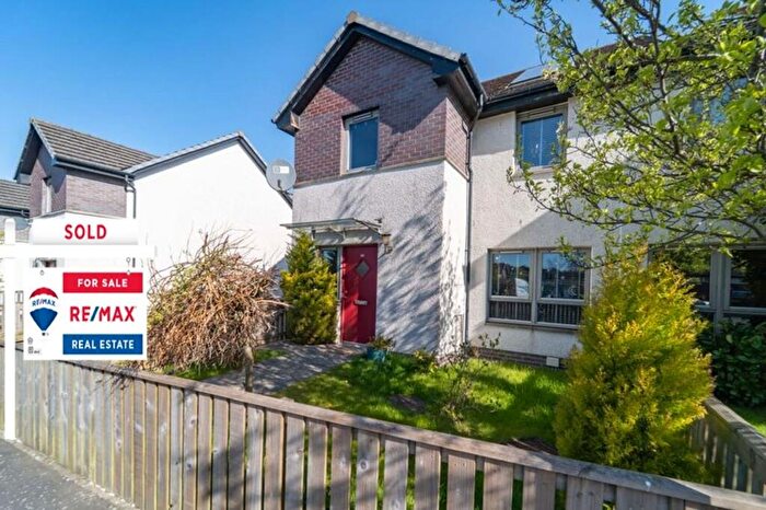 3 Bedroom Semi-Detached House For Sale In Firbank Grove, East Calder, Livingston, EH53