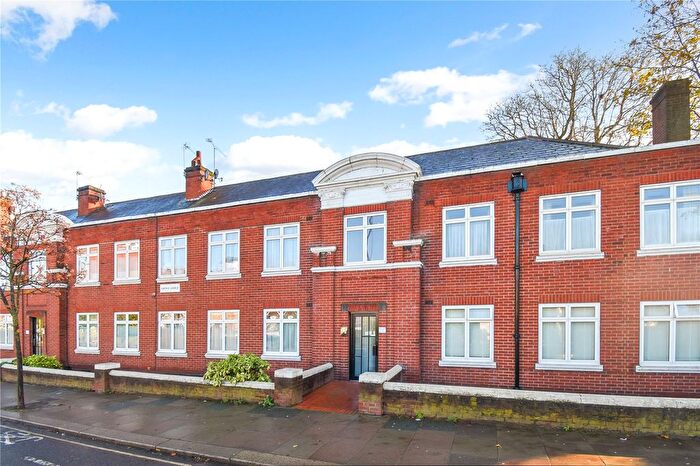 2 Bedroom Flat To Rent In Cross Deep, Twickenham, TW1