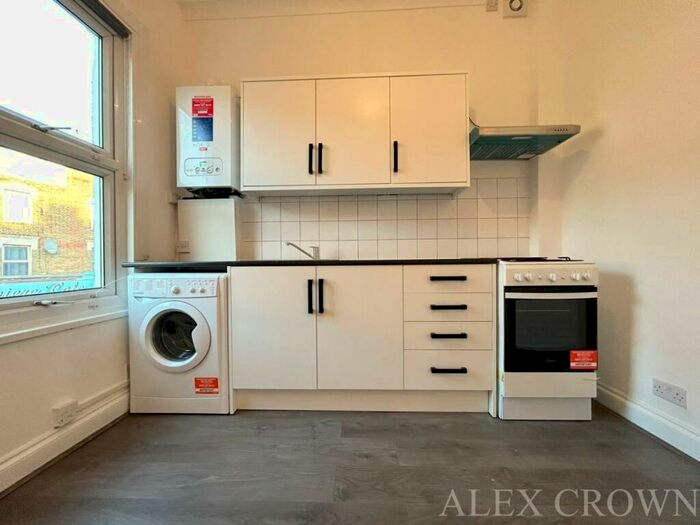 Studio To Rent In West Green Road, Harringay, N15