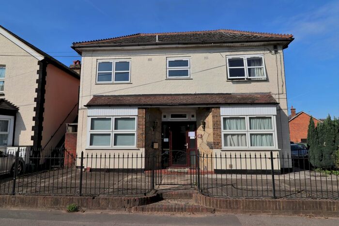 1 Bedroom Flat To Rent In High Street, Addlestone, KT15