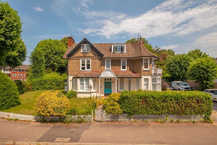 1 Bedroom Flat For Sale In Swallowfields House, KT6