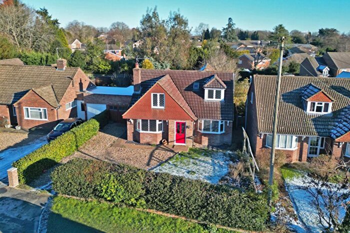 4 Bedroom Link Detached House For Sale In Earl Howe Road, Holmer Green, HP15