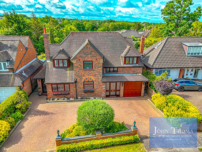 4 Bedroom Detached House For Sale In Chigwell Rise, Chigwell, Essex, IG7