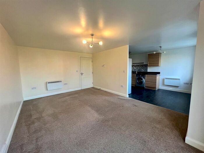 2 Bedroom Flat To Rent In Fenton Gate, Middleton, Leeds, LS10