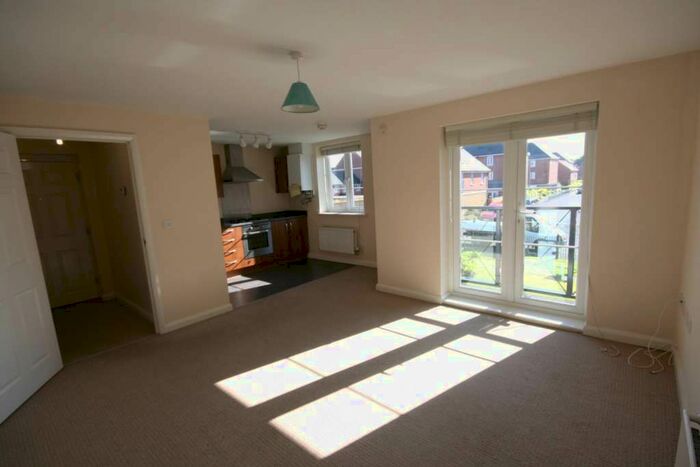 2 Bedroom Flat To Rent In Union Square, Chapleford Vilage, WA5