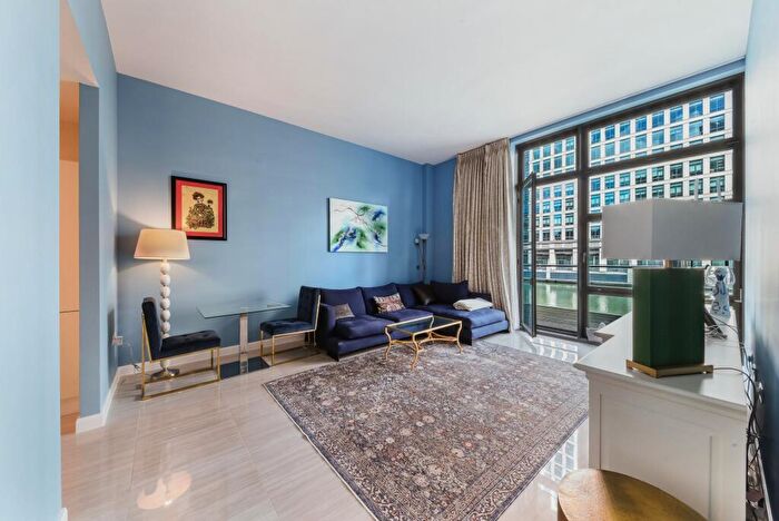 2 Bedroom Apartment To Rent In Discovery Dock West, Canary Wharf, E14