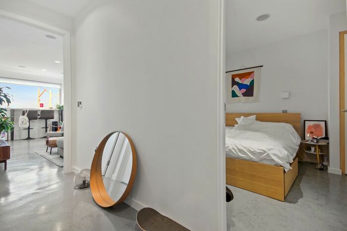 2 Bedroom Flat To Rent In Helmsley Street, London, E8