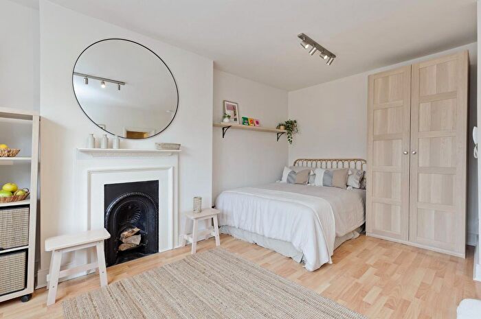 Studio To Rent In Nottingham Place, Marylebone, W1U