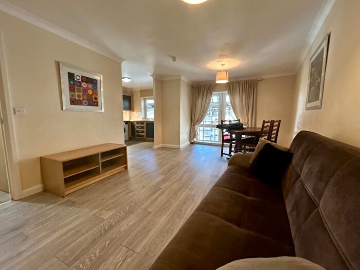 2 Bedroom Flat To Rent In Alencon Link, Basingstoke, RG21