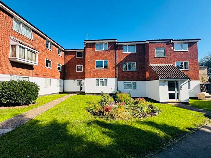 2 Bedroom Flat For Sale In Makepeace Road, Northolt, UB5