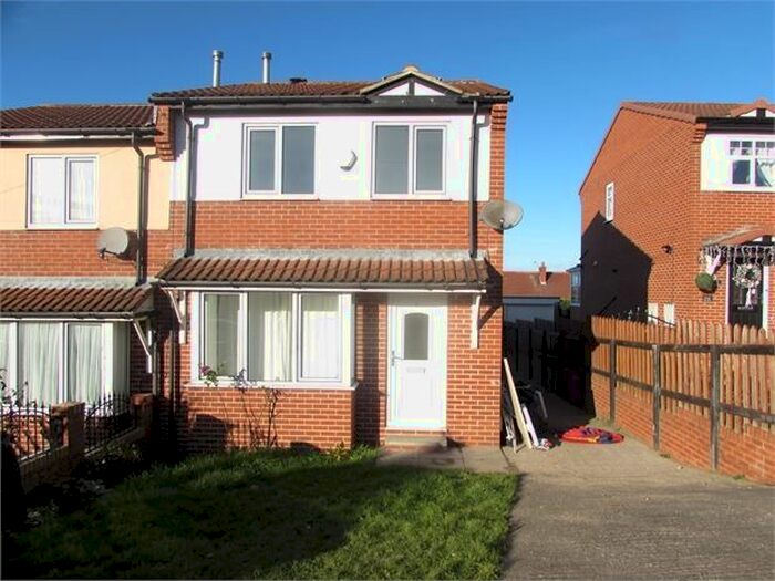 3 Bedroom Semi-Detached House To Rent In Medley View, Conisbrough, DN12