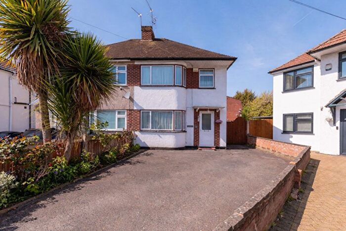 3 Bedroom Semi Detached House For Sale In Laurel Avenue, Langley, SL3