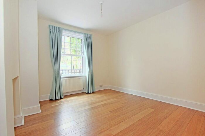 2 Bedroom Flat To Rent In St Olafs Road, Munster Village, London, SW6