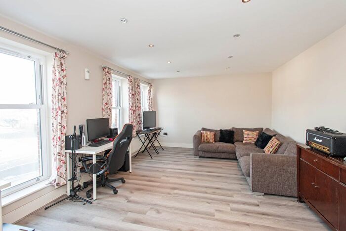 2 Bedroom Flat For Sale In Queens Road, Welling, DA16