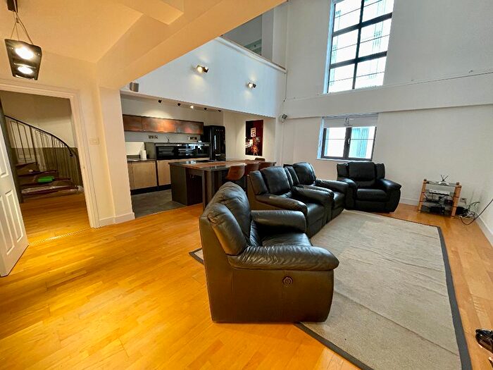 2 Bedroom Penthouse For Sale In Dickinson Street, Manchester, M1