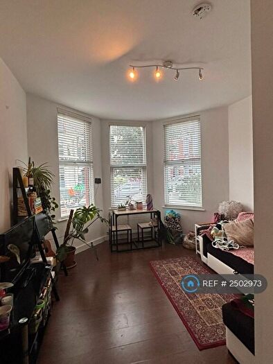 2 Bedroom Flat To Rent In Pemberton Road, London, N4