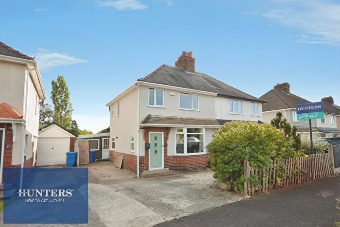 3 Bedroom Semi-Detached House For Sale In Grangewood Road, Chesterfield, S40