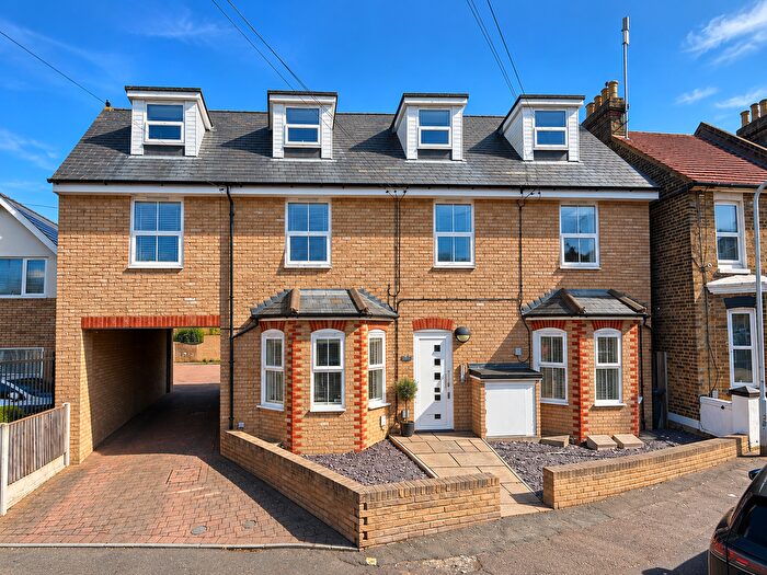 2 Bedroom Flat For Sale In Southwood Road, Ramsgate, CT11