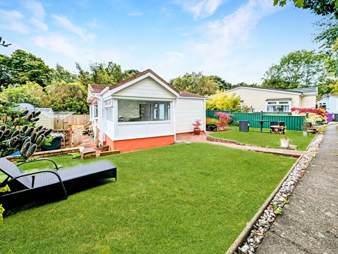 2 Bedroom Mobile/park Home For Sale In Bruce Court, West Kilbride, KA23