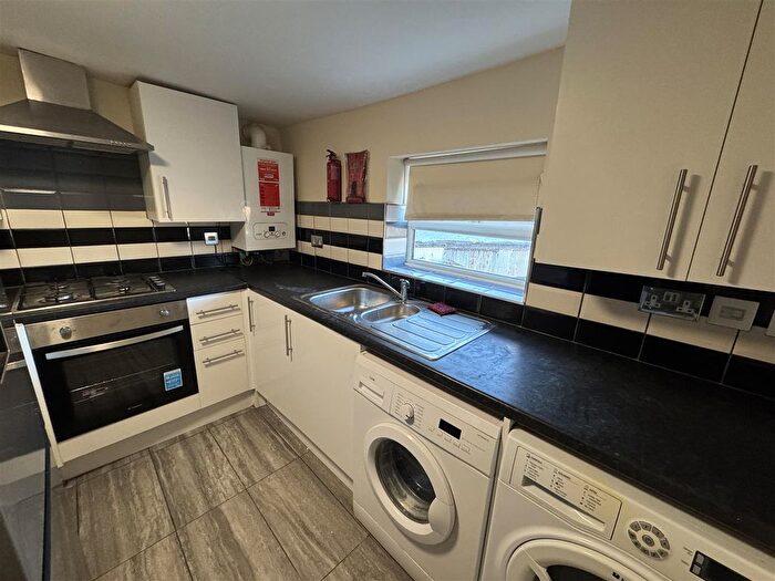 1 Bedroom Flat To Rent In Hanworth Road, Hounslow, TW3