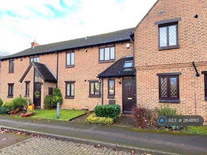 2 Bedroom Flat To Rent In Rose Court, Oxford, OX4