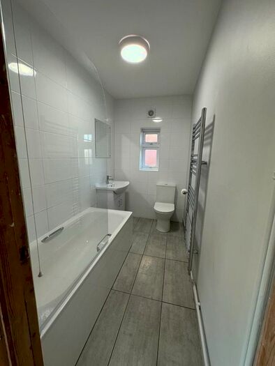 2 Bedroom Maisonette To Rent In Brinkley Road, Worcester Park, KT4