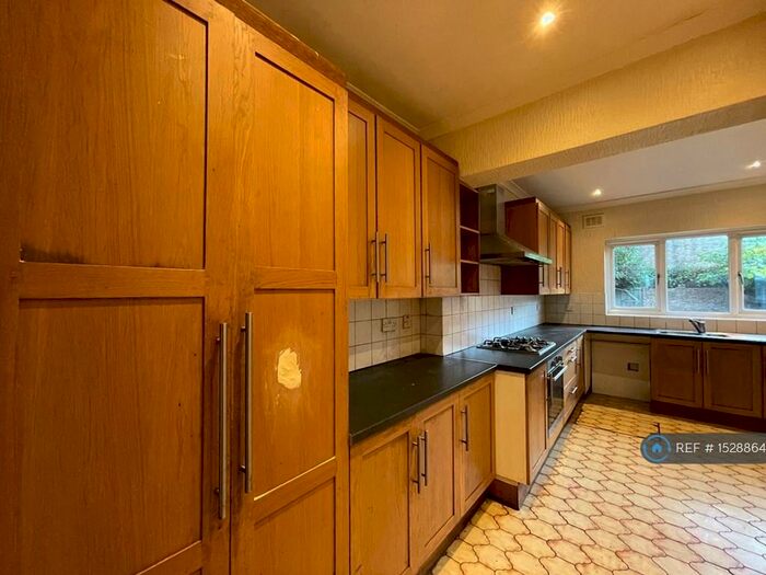 4 Bedroom Terraced House To Rent In Willoughby Lane, London, N17