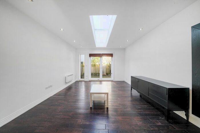 1 Bedroom Flat To Rent In Cricklewood Lane, London, NW2