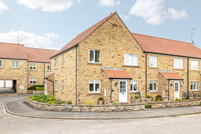 2 Bedroom Flat For Sale In Castle Court, Helmsley, YO62