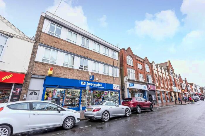 1 Bedroom Flat To Rent In High Street, Camberley, GU15