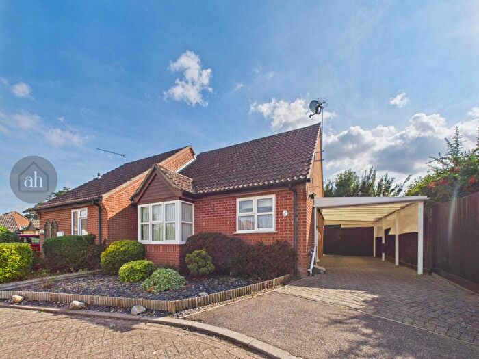 2 Bedroom Semi-Detached Bungalow For Sale In Shetlands, Stanton, IP31