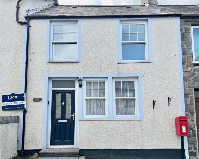 3 Bedroom Terraced House For Sale In Eifl Road, Trefor, LL54