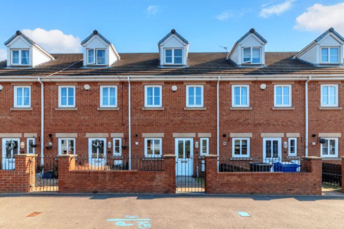 4 Bedroom Town House To Rent In Old Crown Gardens, Great Houghton, Barnsley, S72