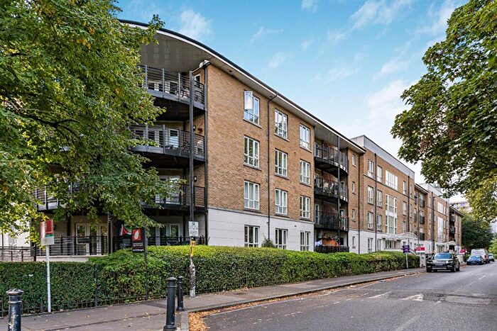 1 Bedroom Apartment For Sale In St. Georges Way, London, SE15