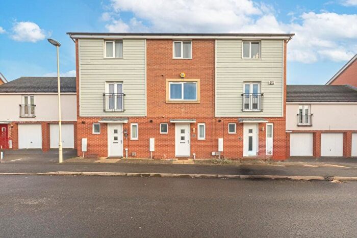 4 Bedroom Town House For Sale In Onyx Crescent, Leicester, Leicestershire, LE4