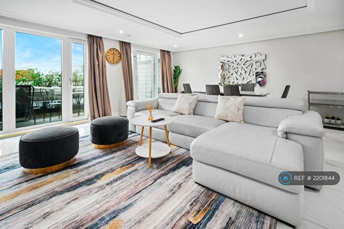 3 Bedroom Penthouse To Rent In Royal Arch Apartments, Birmingham, B1