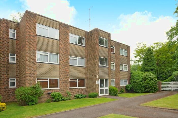 2 Bedroom Flat To Rent In Gateway Close, Northwood, HA6