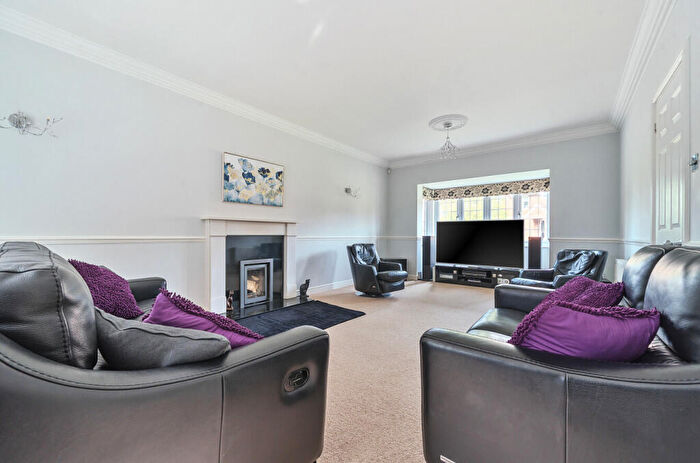 4 Bedroom Detached House For Sale In Hanningtons Way, Burghfield Common, Reading, Berkshire, RG7