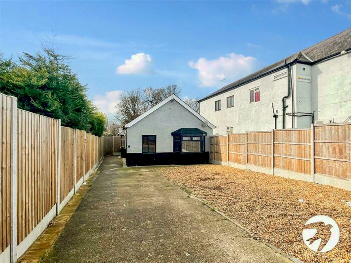 Detached House To Rent In Wigmore Road, Gillingham, Kent, ME8