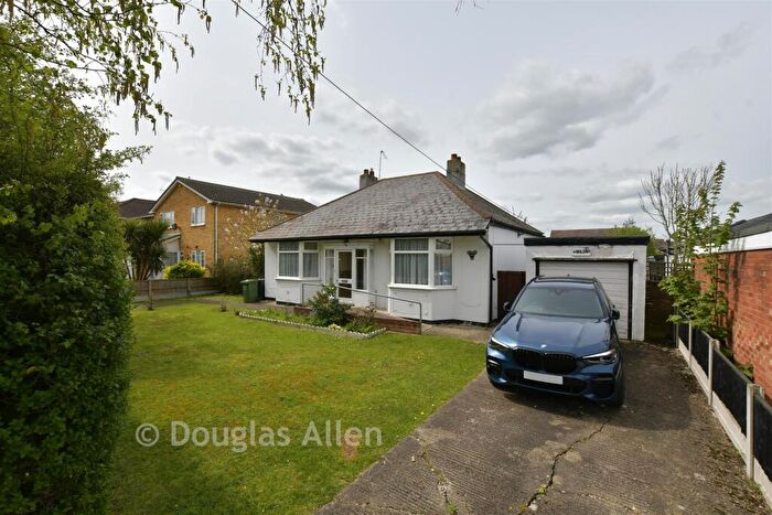 3 Bedroom Detached Bungalow For Sale In Tavistock Road, Basildon, Essex, SS15