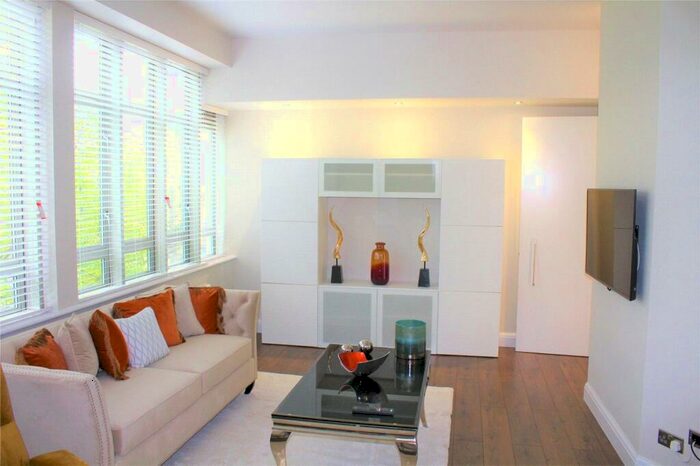 2 Bedroom Apartment To Rent In City Road, Islington, London, EC1V
