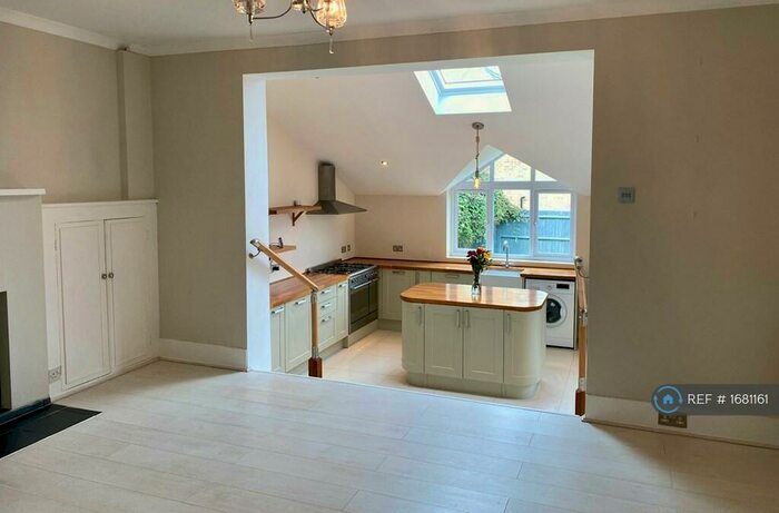 2 Bedroom Semi-Detached House To Rent In Kings Road, Haywards Heath, RH16