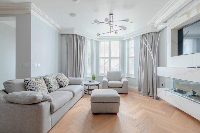 2 Bedroom Flat To Rent In Lndn-W - Westgate Terrace, London, SW10