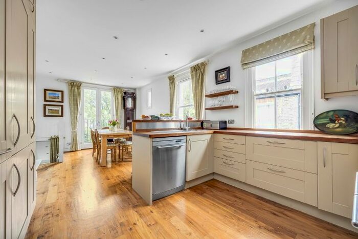 3 Bedroom Maisonette To Rent In Niton Street, London, SW6