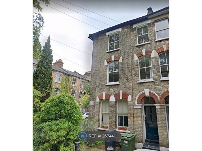 1 Bedroom Flat To Rent In Bonnington Square, London, SW8