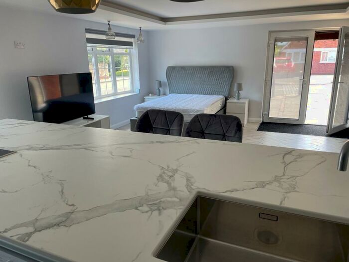 Apartment To Rent In The Old Village Shop, Leek Wootton, CV35