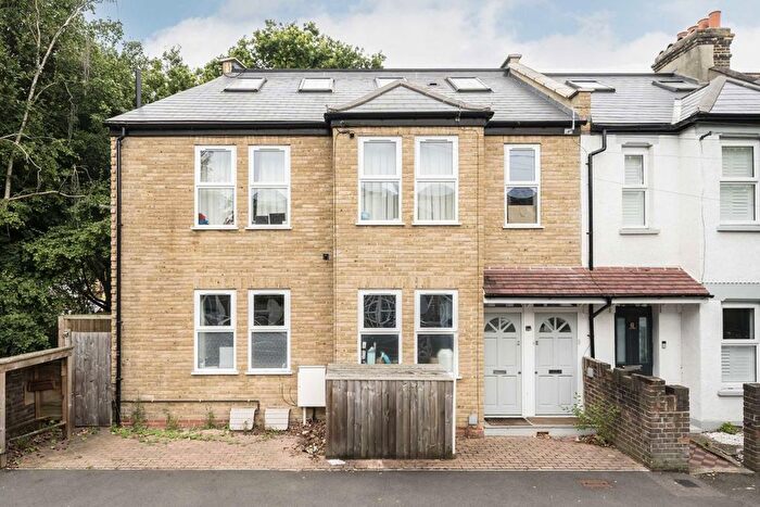 2 Bedroom Flat To Rent In Dorien Road, London, SW20