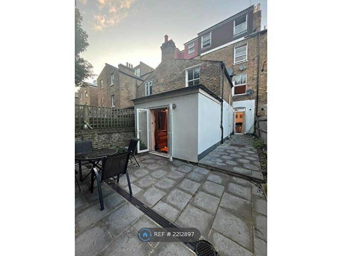 3 Bedroom Flat To Rent In Kellet Road, London, SW2